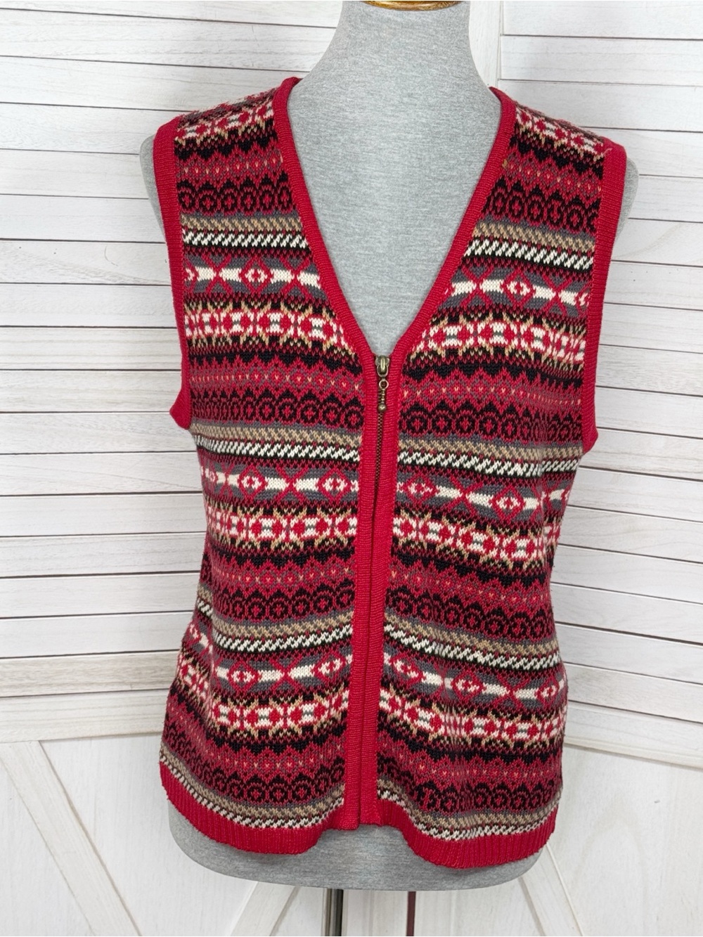 Vintage Requirements Fair Isle V Neck Zip Up Sweater Vest Red Multi Medium